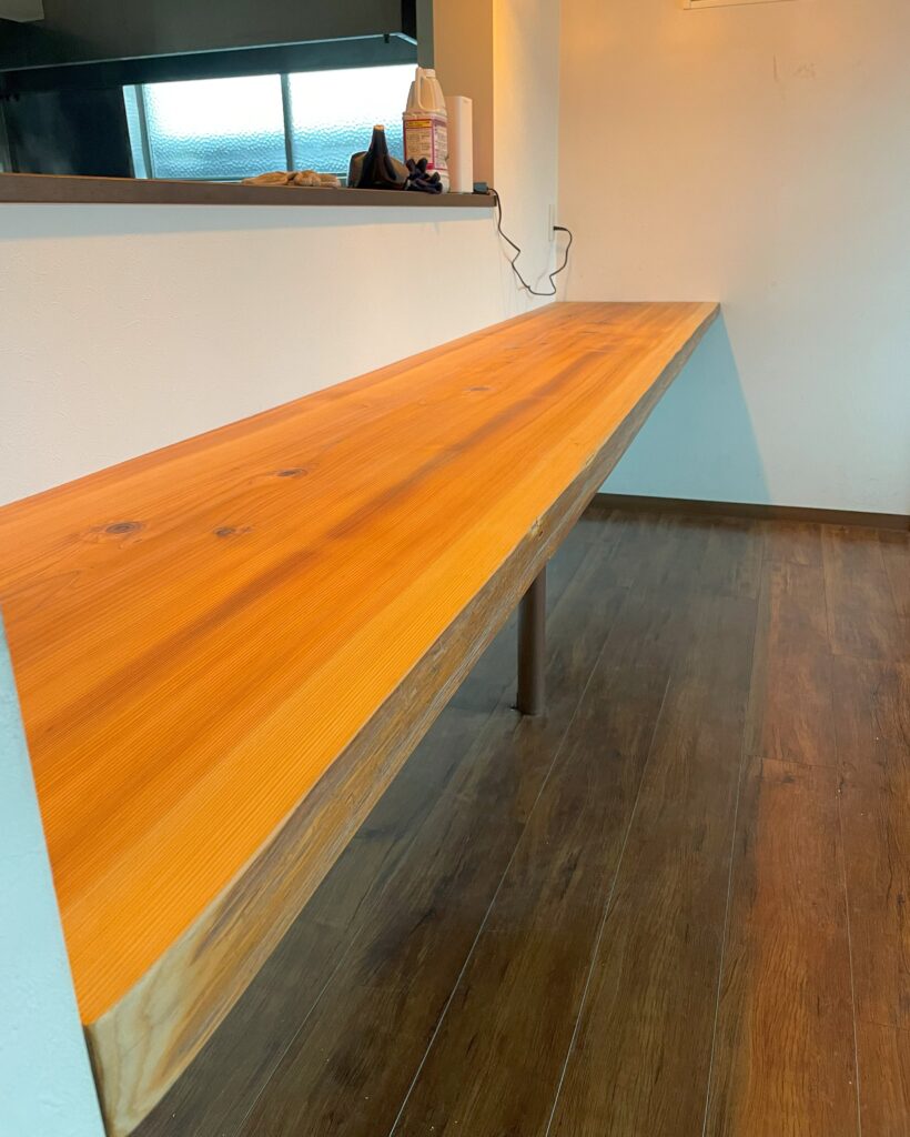 杉の一枚板カウンター | カフェ&雑貨&オーダー家具【BROOK.inc】三重県 杉の一枚板カウンター | カフェ&雑貨&オーダー家具【BROOK.inc】三重県